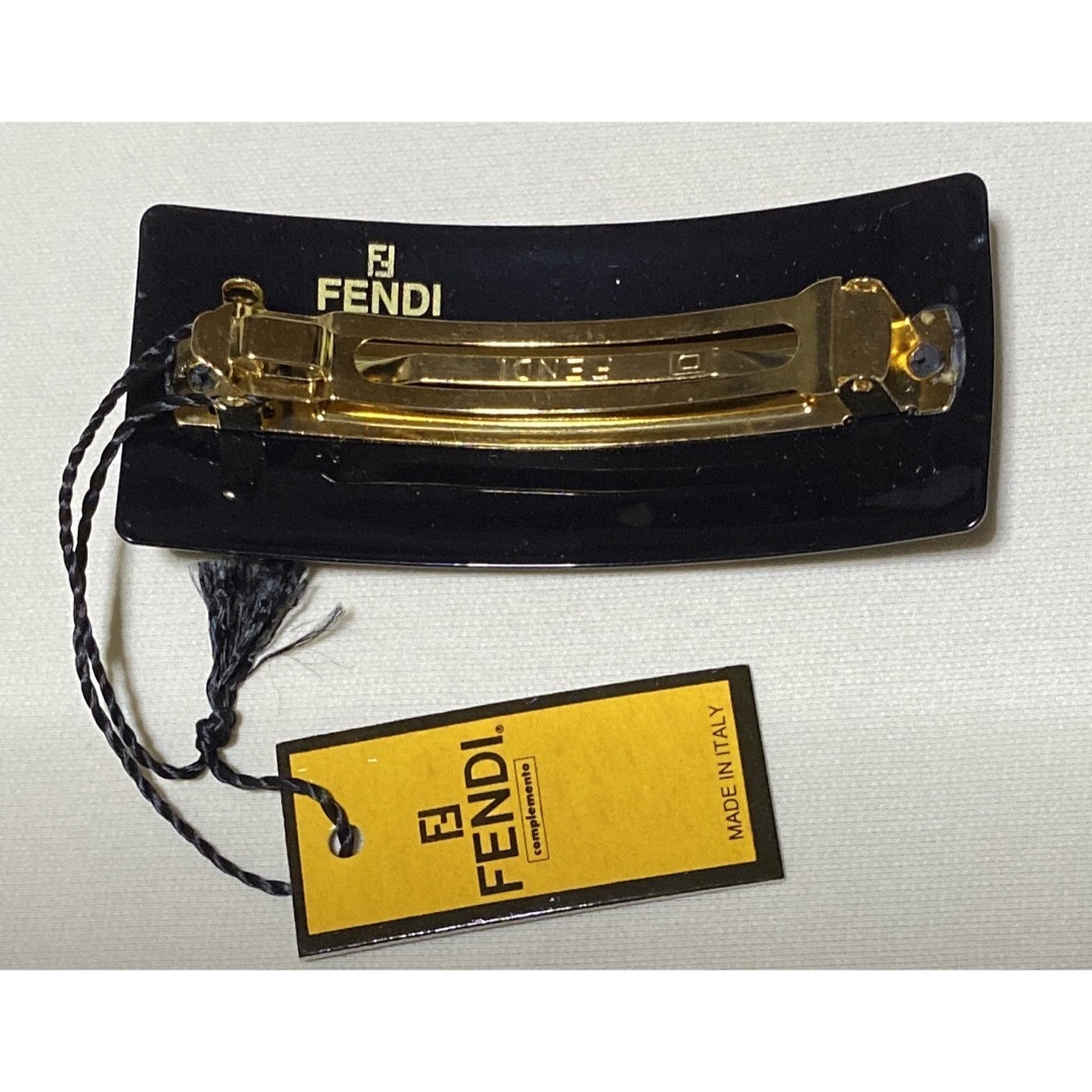 FENDI(フェンディ)の未使用　フェンディ　FENDI  バレッタ 黒　ブラック レディースのヘアアクセサリー(バレッタ/ヘアクリップ)の商品写真