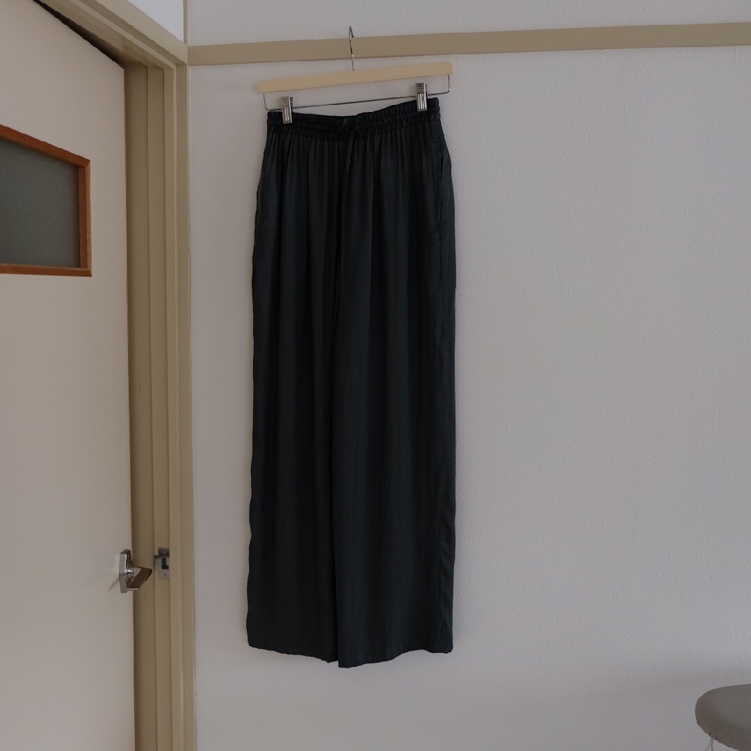 CLANE(クラネ)のMANOF silky wide pants レディースのパンツ(カジュアルパンツ)の商品写真