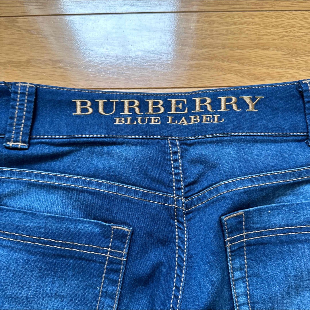 BURBERRY BLUE LABEL(バーバリーブルーレーベル)のバーバリーブルーレーベル　デニムパンツ レディースのパンツ(デニム/ジーンズ)の商品写真