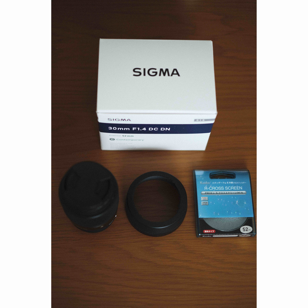 SIGMA(シグマ)のSIGMA フジフイルムX用 カメラレンズ Contemporary 30F1. スマホ/家電/カメラのカメラ(その他)の商品写真