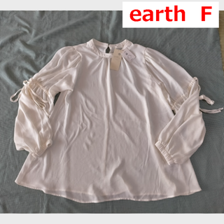 アースミュージックアンドエコロジー(earth music & ecology)のタグ付き新品　レディースブラウス　訳あり　Fサイズ　アイボリー　earth(シャツ/ブラウス(長袖/七分))