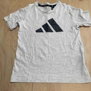 アディダス(adidas)のadidas Tシャツ(Tシャツ/カットソー)