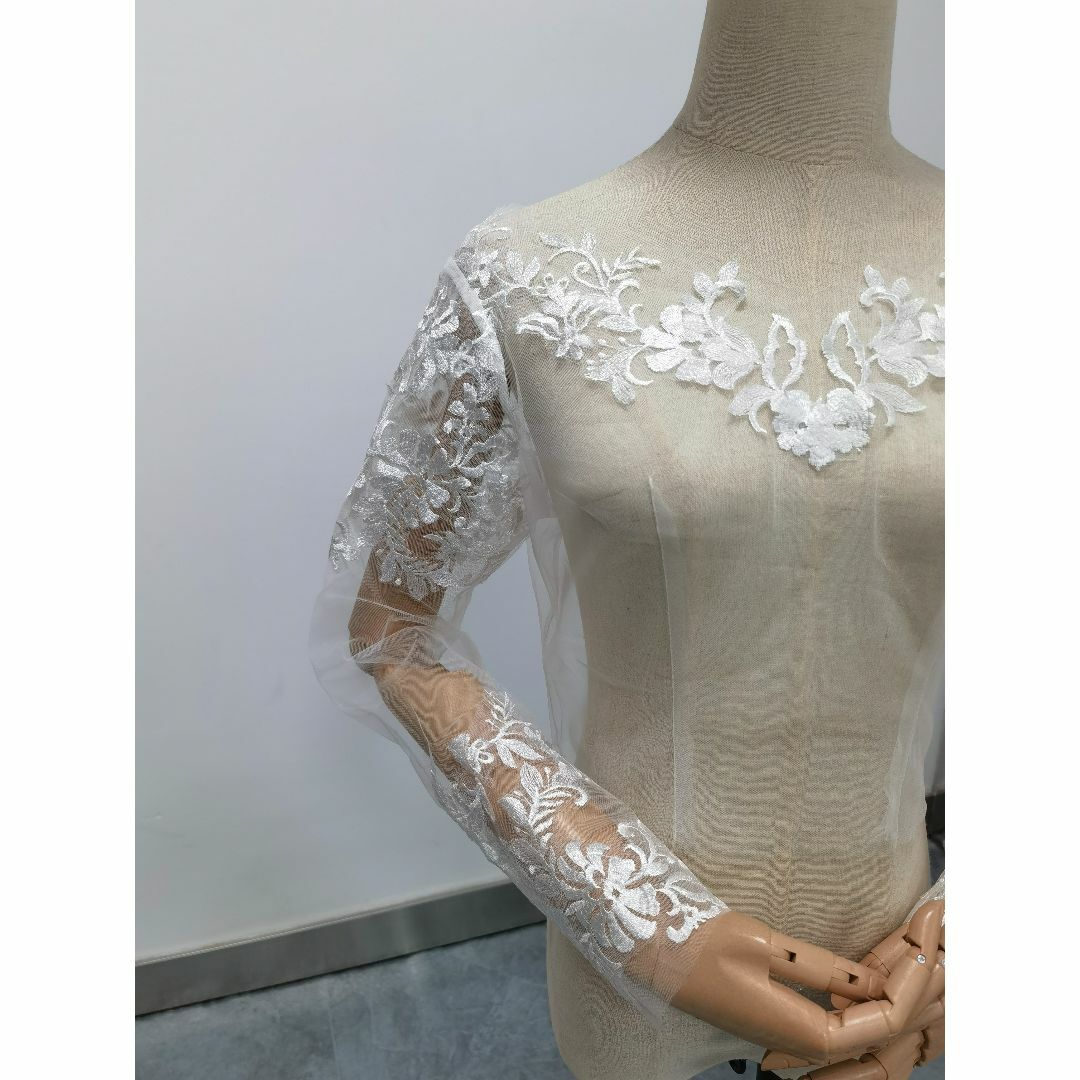 流れる透け花レース ボレロ ロングスリーブ Vネック くるみボタン ウェディング レディースのフォーマル/ドレス(ウェディングドレス)の商品写真