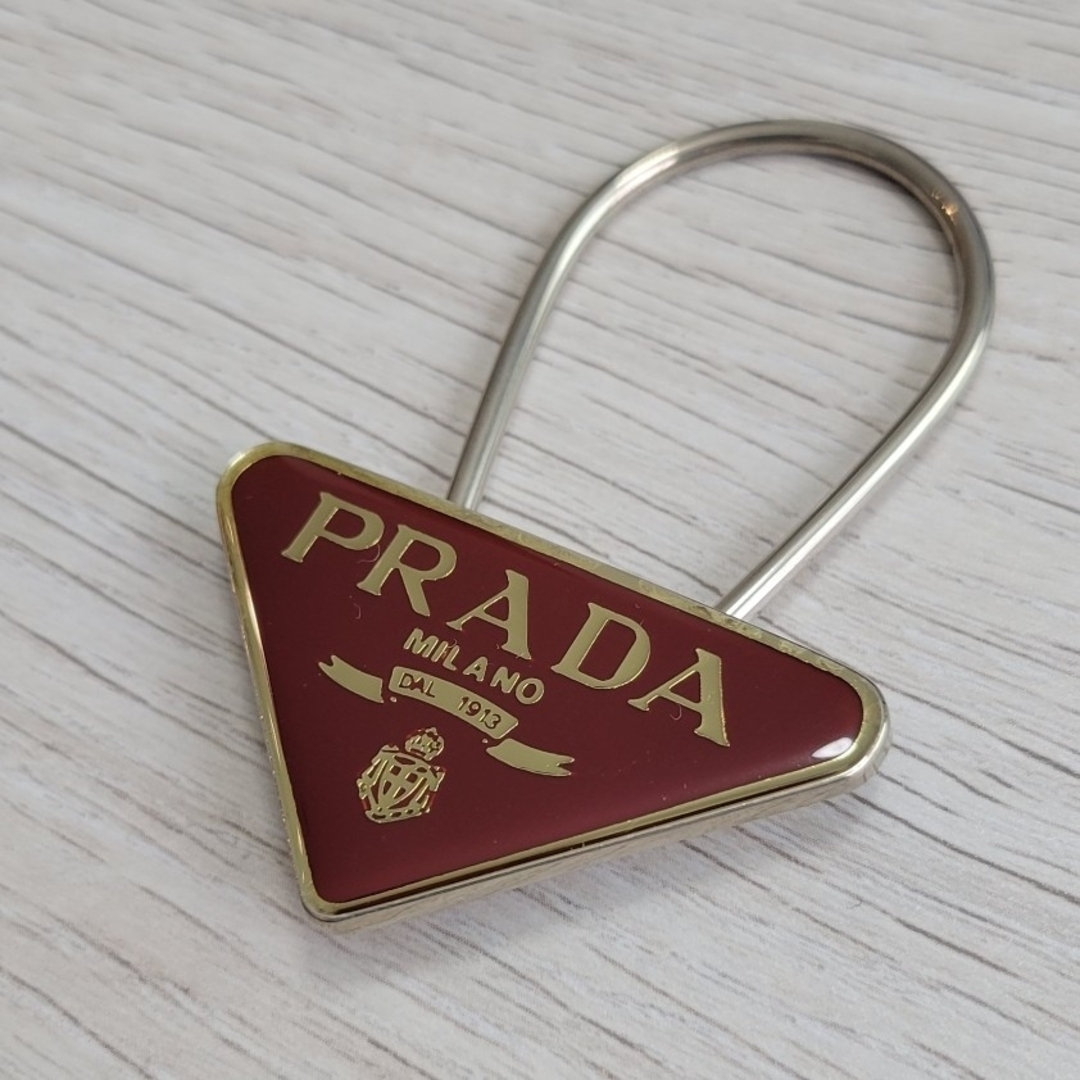 PRADA(プラダ)の【PRADA】トライアングル キーリング メンズのファッション小物(キーホルダー)の商品写真