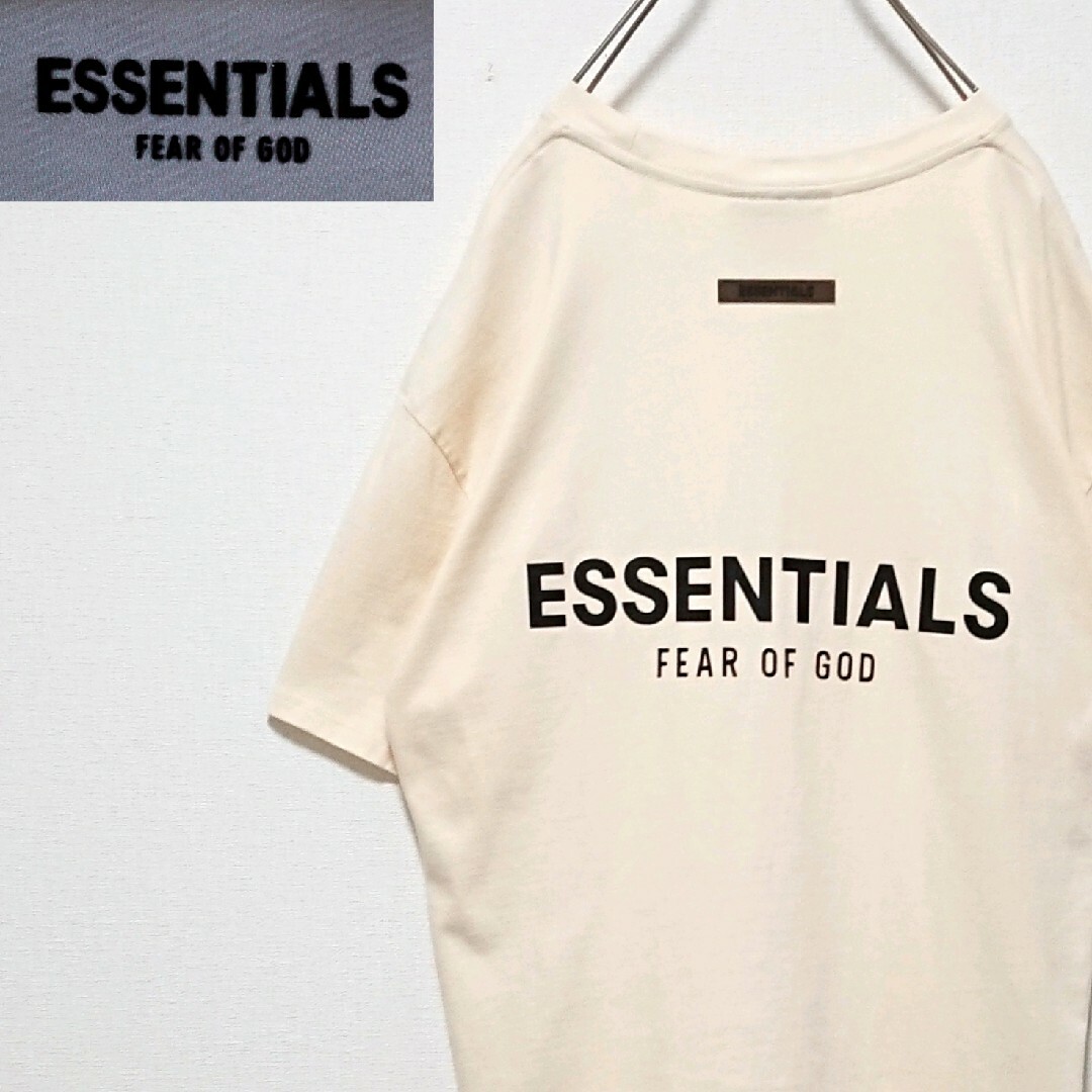 FEAR OF GOD(フィアオブゴッド)の人気モデル フィアオブゴッド エッセンシャルズ バッグ ロゴ 半袖 Tシャツ メンズのトップス(Tシャツ/カットソー(半袖/袖なし))の商品写真