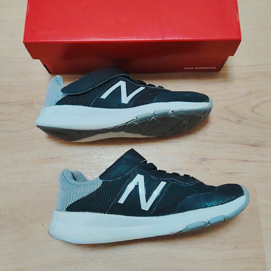 New Balance(ニューバランス)の★美品★ New Balance YOPREM BK スニーカー 17センチ キッズ/ベビー/マタニティのキッズ靴/シューズ(15cm~)(スニーカー)の商品写真