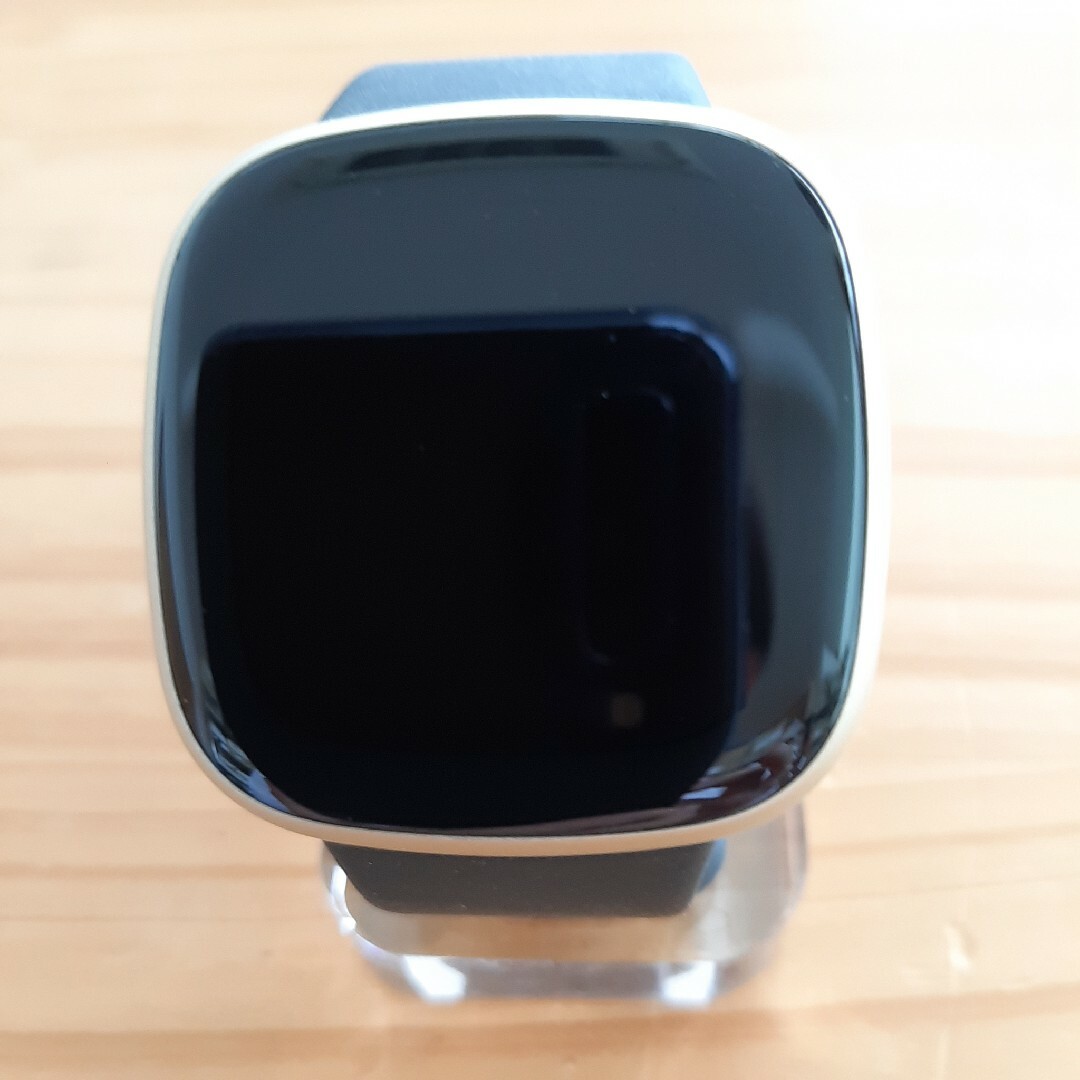 fitfit(フィットフィット)のfitbit versa3 FB511 ソフトゴールド メンズの時計(腕時計(デジタル))の商品写真