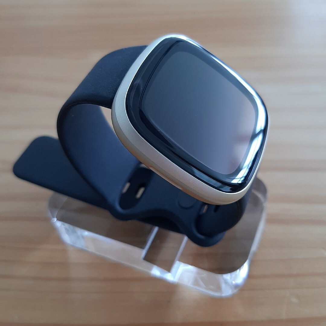 fitfit(フィットフィット)のfitbit versa3 FB511 ソフトゴールド メンズの時計(腕時計(デジタル))の商品写真