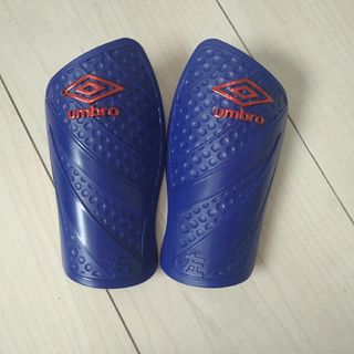 umbro すね当て　サッカー　フットサル(その他)