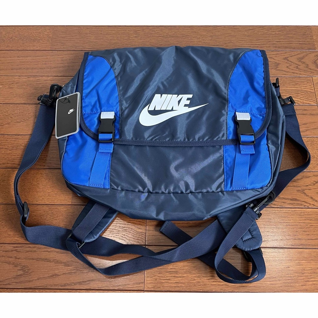 NIKE(ナイキ)の新品タグ付き2006年 NIKE y2k メッセンジャーバッグ ショルダーバッグ メンズのバッグ(ショルダーバッグ)の商品写真