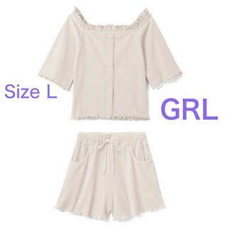 グレイル(GRL)のGRL オフショルメロウフリルトップス+ショートパンツセットアップ(ルームウェア)