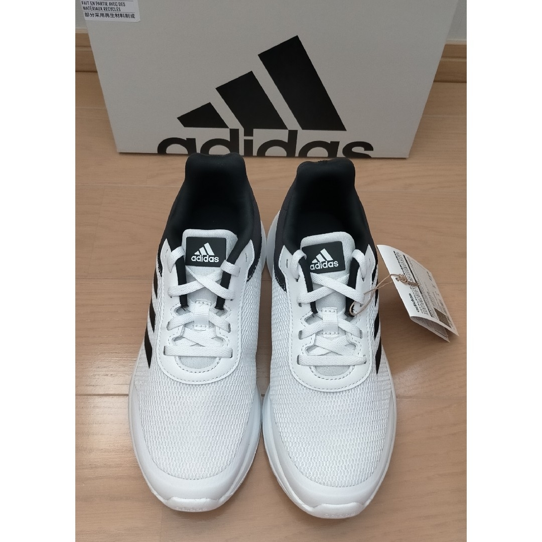 adidas(アディダス)の【6662】【新品】箱なし22.5㎝ アディダス スニーカー 白黒 キッズ/ベビー/マタニティのキッズ靴/シューズ(15cm~)(スニーカー)の商品写真