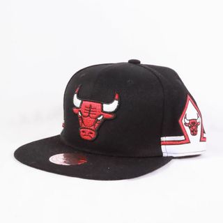 ミッチェルアンドネス(MITCHELL & NESS)のMitchell & Ness　ミッチェル ネス　シカゴブルズ　帽子　キャップ　黒(キャップ)