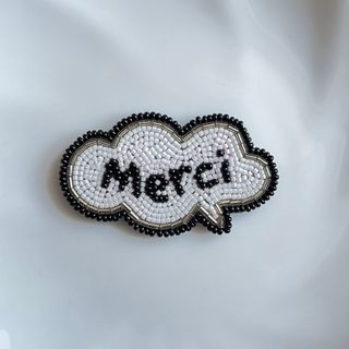 merci(ありがとう) 吹き出しブローチ　ビーズ刺繍(ブローチ/コサージュ)