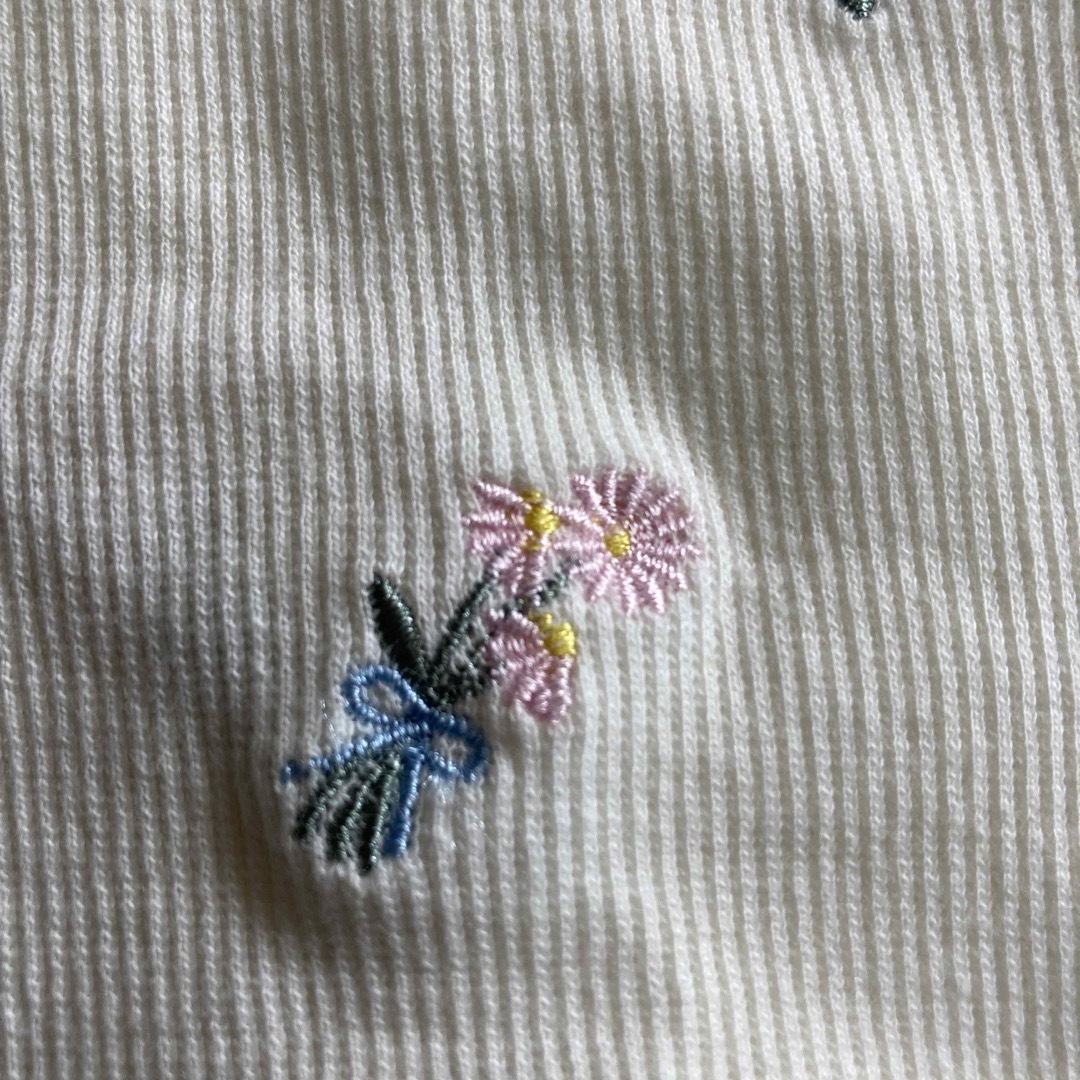 花刺繍カットソー　130 キッズ/ベビー/マタニティのキッズ服女の子用(90cm~)(Tシャツ/カットソー)の商品写真