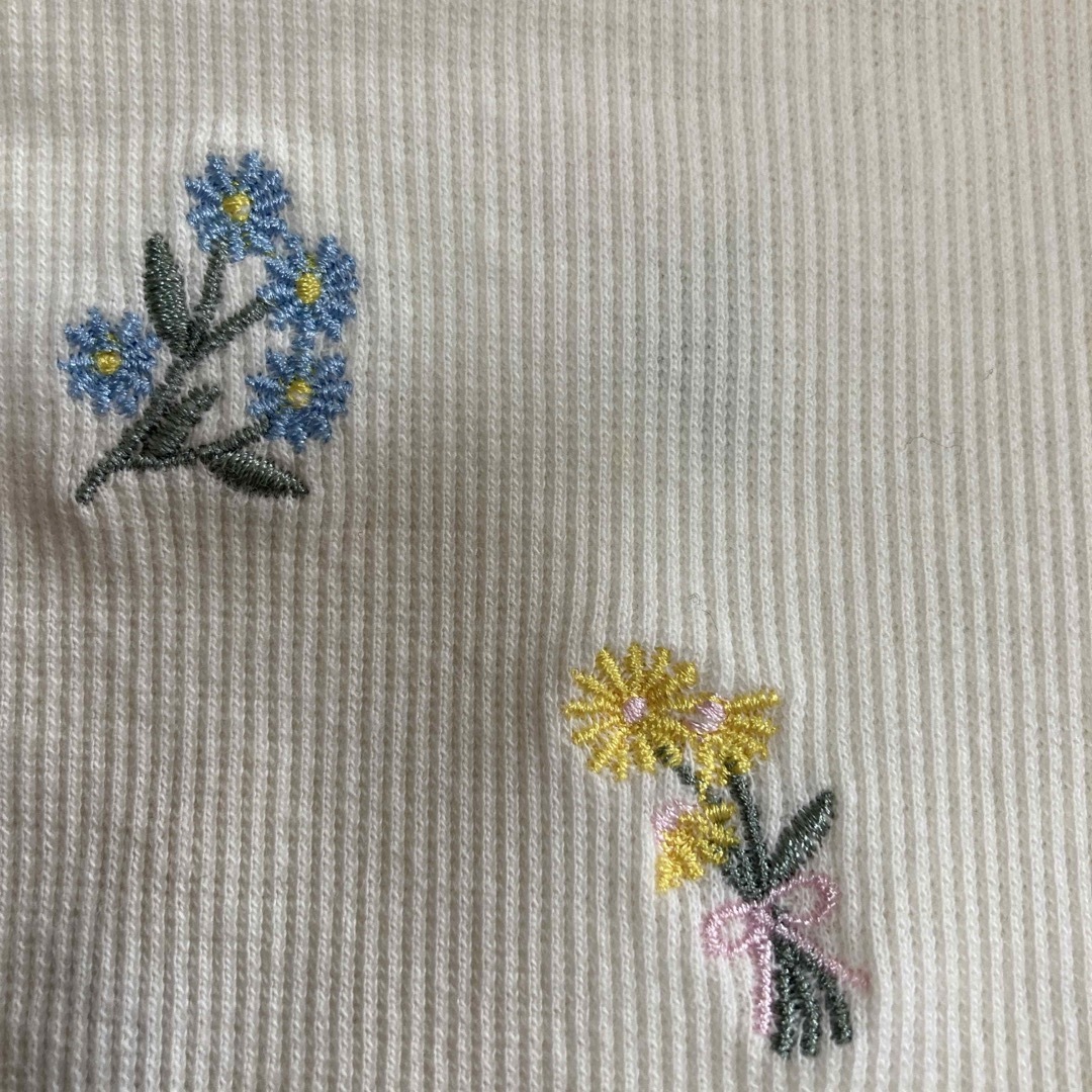 花刺繍カットソー　130 キッズ/ベビー/マタニティのキッズ服女の子用(90cm~)(Tシャツ/カットソー)の商品写真