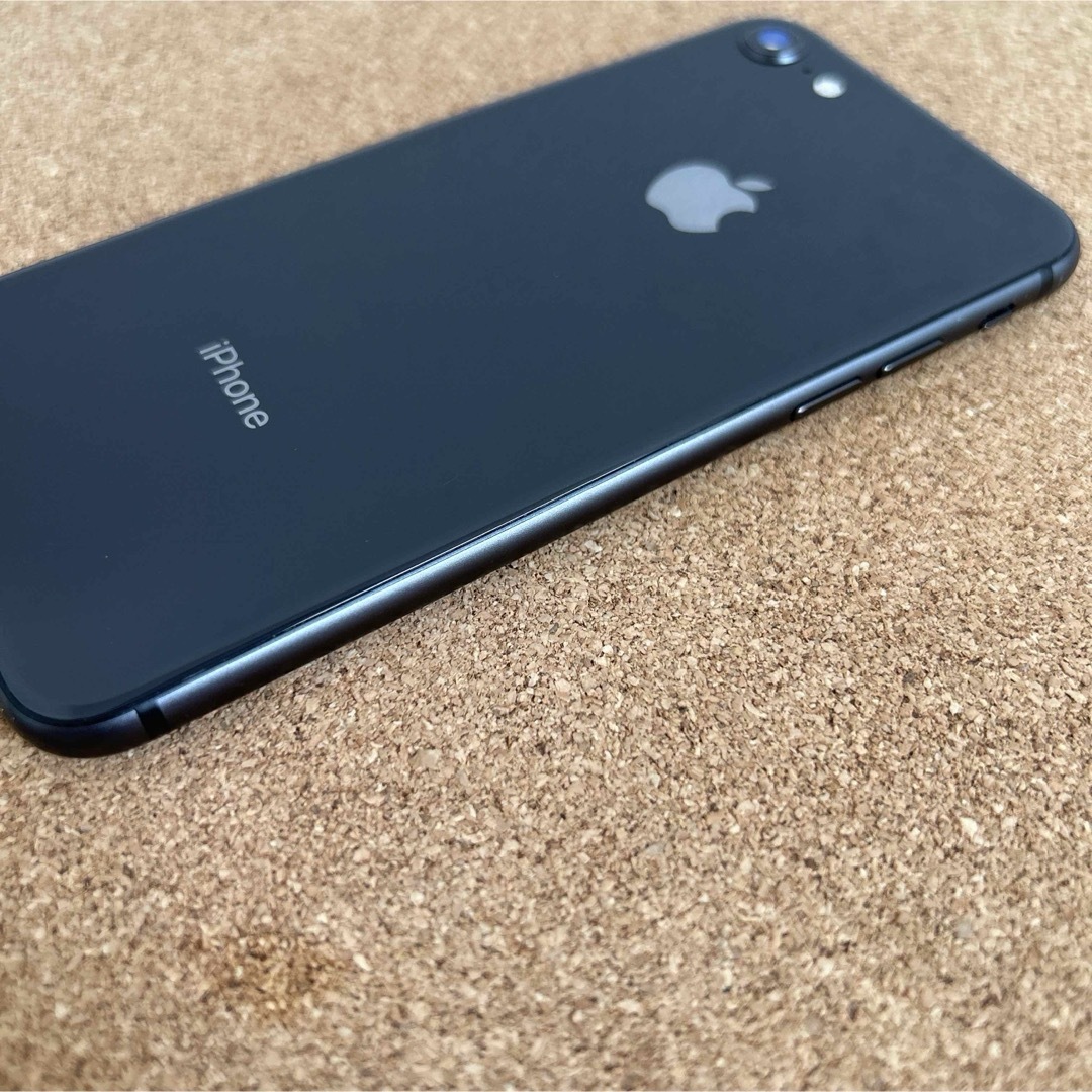 iPhone(アイフォーン)の222 iPhone8 64GB SIMフリー スマホ/家電/カメラのスマートフォン/携帯電話(スマートフォン本体)の商品写真