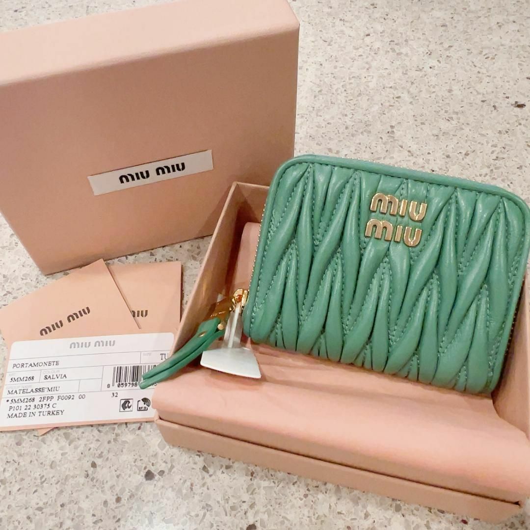 miumiu(ミュウミュウ)の新品未使用BOXあり◆miumiu マテラッセレザー コンパクト ウォレット レディースのファッション小物(財布)の商品写真