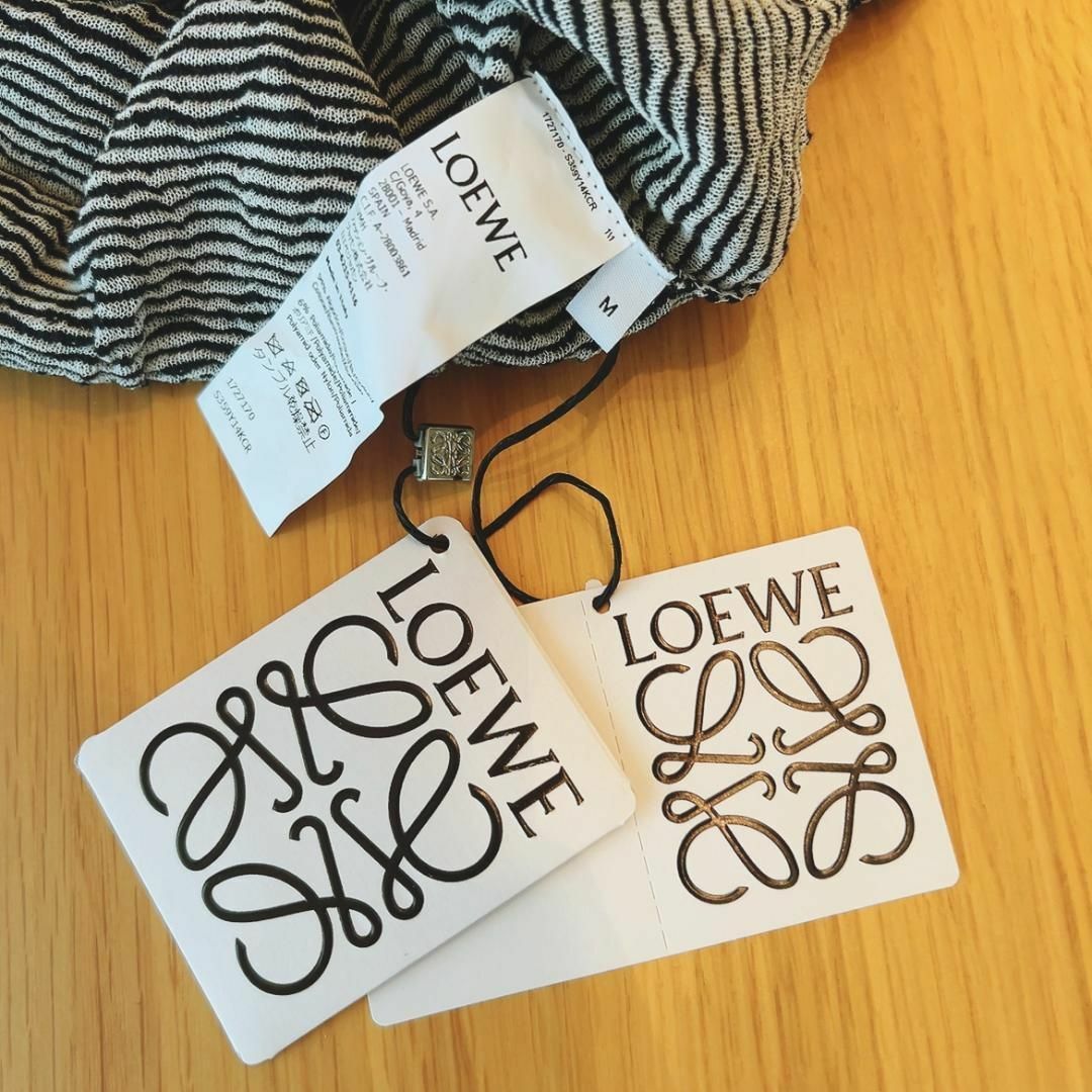 LOEWE(ロエベ)の新品未使用タグつき/LOEWE/アナグラム/ニットポロ/Mサイズ レディースのトップス(Tシャツ(半袖/袖なし))の商品写真