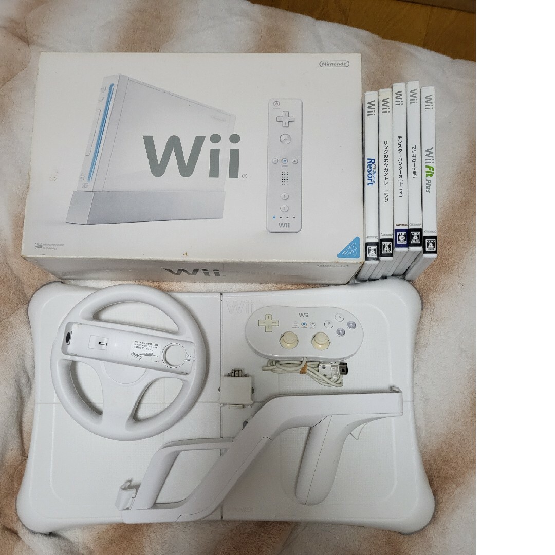 Wii(ウィー)の豪華セット！！Wii一式　ハンドル、ザッパー、フィットボード、コントローラー エンタメ/ホビーのゲームソフト/ゲーム機本体(家庭用ゲーム機本体)の商品写真