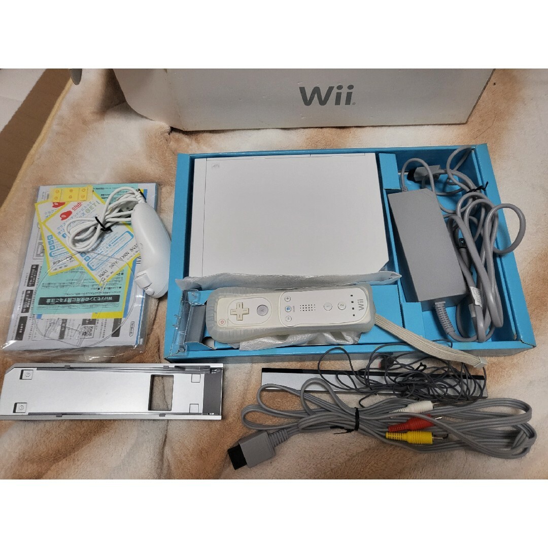 Wii(ウィー)の豪華セット！！Wii一式　ハンドル、ザッパー、フィットボード、コントローラー エンタメ/ホビーのゲームソフト/ゲーム機本体(家庭用ゲーム機本体)の商品写真