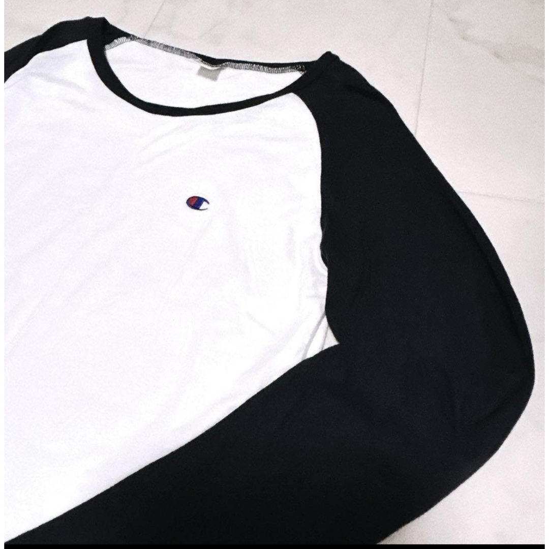 Champion(チャンピオン)のChampion　チャンピオン　シャツ　長袖　ロンT　ラグラン　L L　白/紺 レディースのトップス(Tシャツ(長袖/七分))の商品写真