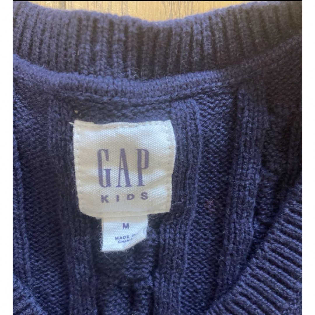 GAP(ギャップ)のGAP紺色　綿ベスト　サイズM（130） キッズ/ベビー/マタニティのキッズ服男の子用(90cm~)(ニット)の商品写真