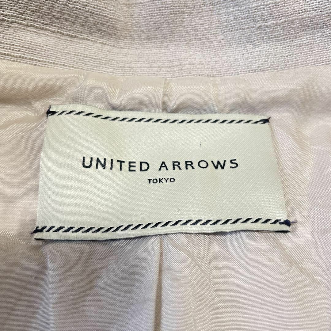 UNITED ARROWS(ユナイテッドアローズ)のユナイテッドアローズ ノーカラー ジャケット 背抜き コットン グレージュ 38 レディースのジャケット/アウター(ノーカラージャケット)の商品写真