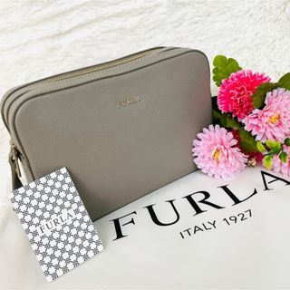 フルラ(Furla)の未使用級☆フルラ リリー カメラバッグ ダブルファスナー ポシェット グレージュ(ショルダーバッグ)