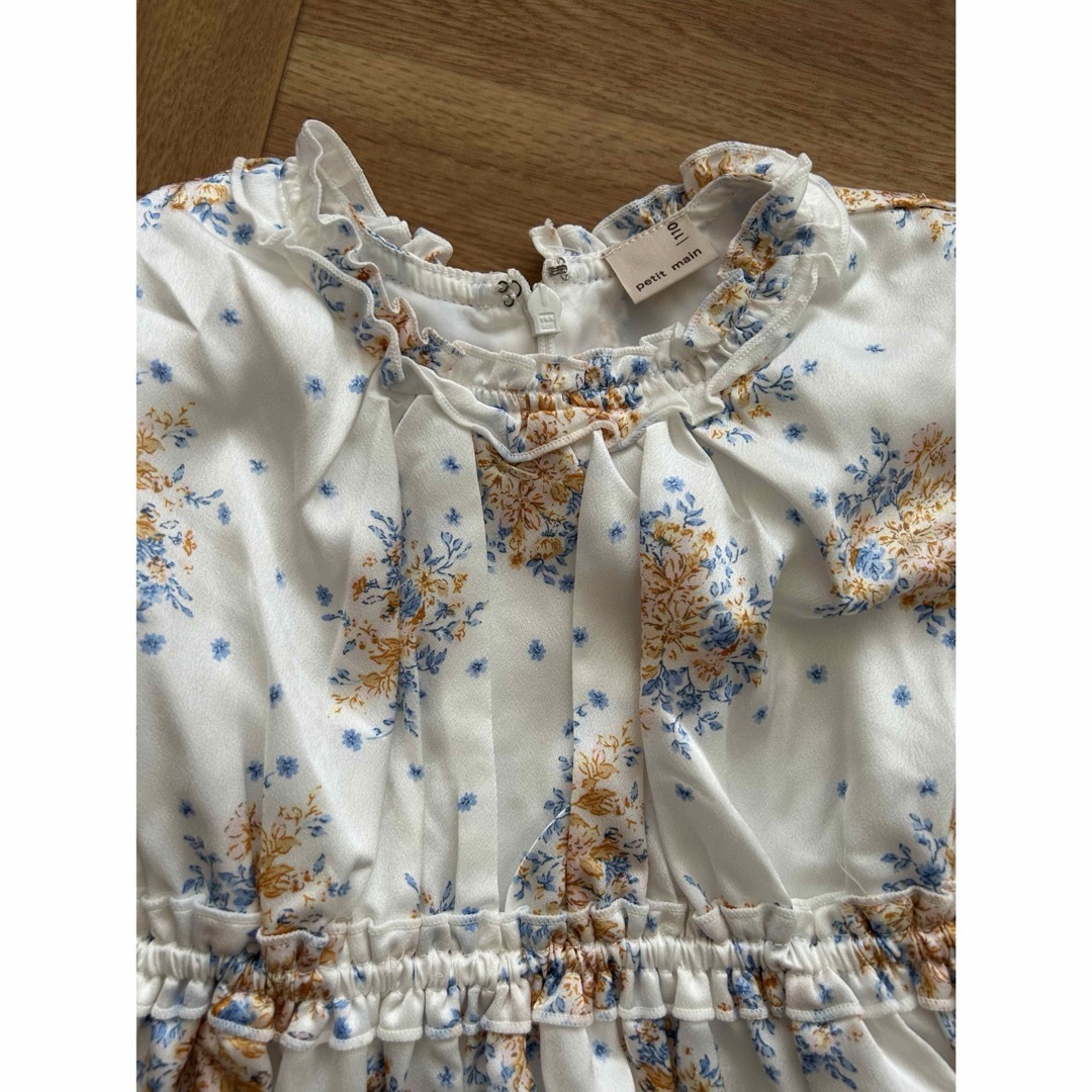 petit main(プティマイン)のpetit main花柄サテンワンピース キッズ/ベビー/マタニティのキッズ服女の子用(90cm~)(ワンピース)の商品写真