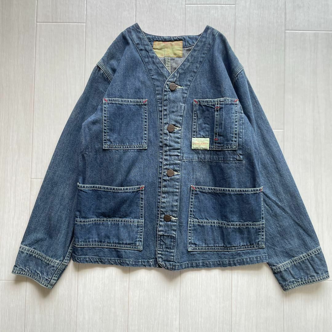 DENIM DUNGAREE - デニムダンガリー デニムジャケット ノーカラー ロゴ DENIM DUNGAREE - デニムダンガリー デニムジャケット ノーカラー ロゴ