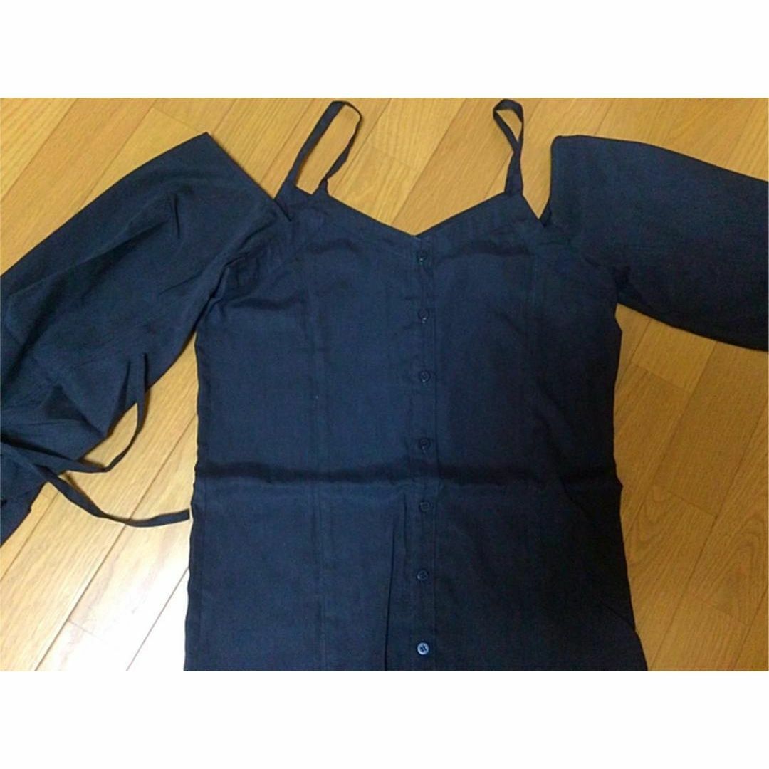 EMODA(エモダ)のエモダ　スウィッチングシャツ　ブラック　肩出し　セクシー レディースのトップス(シャツ/ブラウス(半袖/袖なし))の商品写真
