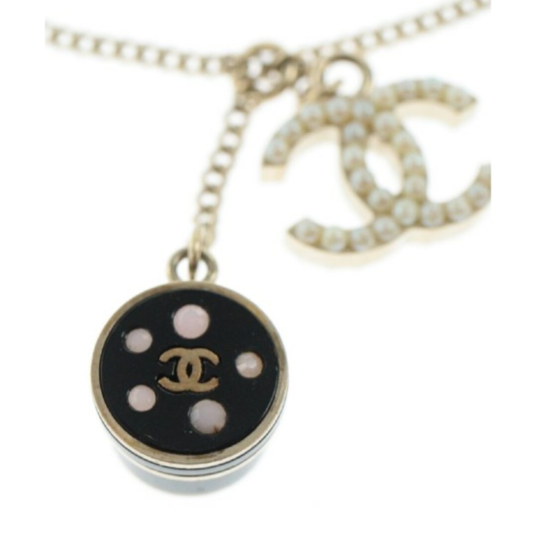 CHANEL(シャネル)のCHANEL シャネル ブレスレット・バングル - 黒xゴールド 【古着】【中古】 レディースのアクセサリー(ブレスレット/バングル)の商品写真