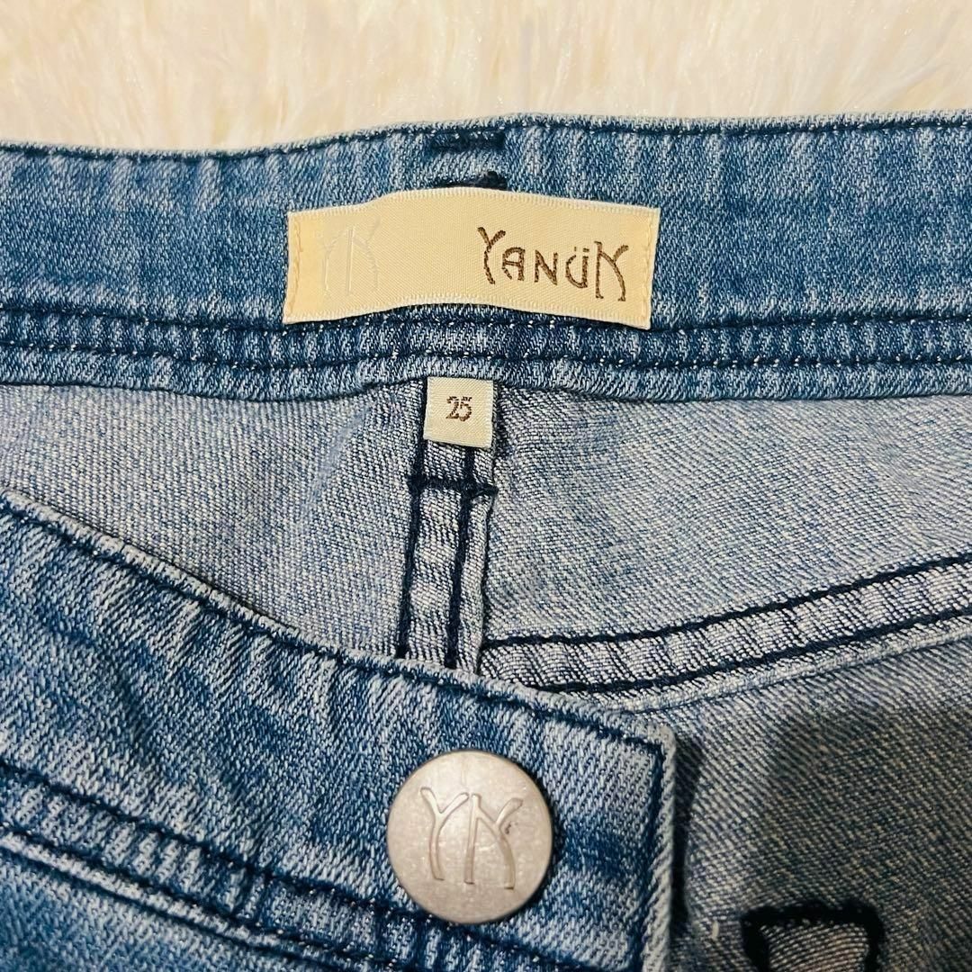 YANUK(ヤヌーク)の美品　YANUK ヤヌーク　デニム　ジーンズ　25インチ　Mサイズ　水色　ブルー レディースのパンツ(デニム/ジーンズ)の商品写真