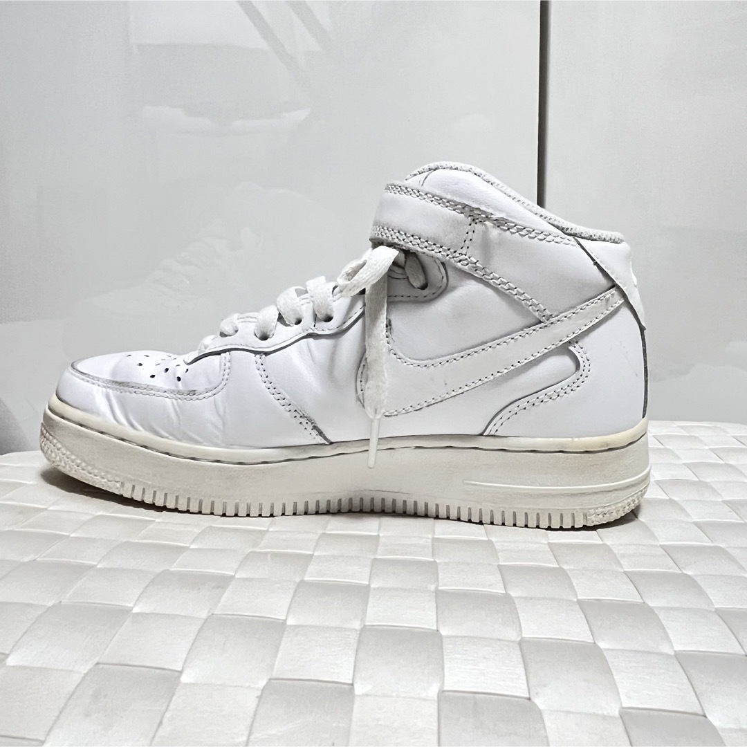 NIKE(ナイキ)のNIKE Air Force 1 MID07 エアフォース1  22.5cm レディースの靴/シューズ(スニーカー)の商品写真