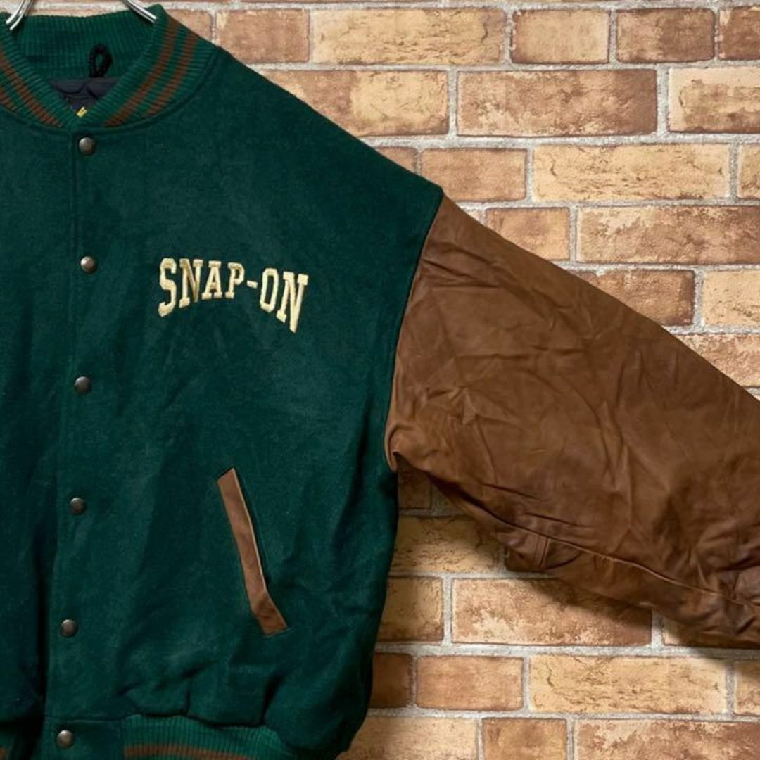スナップオン　カナダ製　袖革ウールスタジャン　グリーン　刺繍ロゴ　ビッグ　L メンズのジャケット/アウター(スタジャン)の商品写真