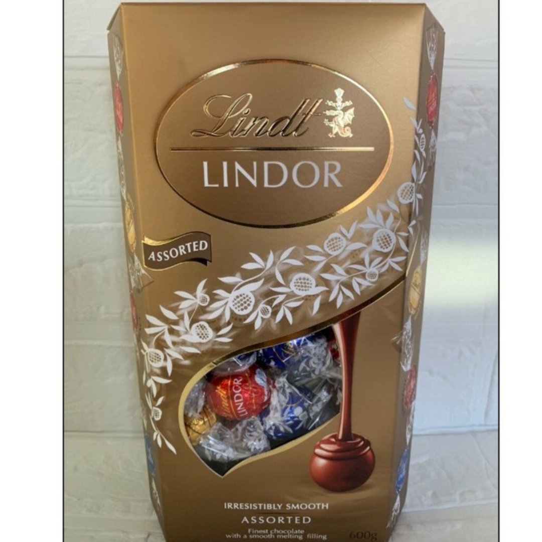 Lindt(リンツ)の48粒 匿名配送 リンツリンドールチョコレート ゴールドアソート 1箱600ｇ 食品/飲料/酒の食品(菓子/デザート)の商品写真