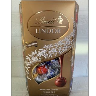 リンツ(Lindt)の48粒 匿名配送 リンツリンドールチョコレート ゴールドアソート 1箱600ｇ(菓子/デザート)