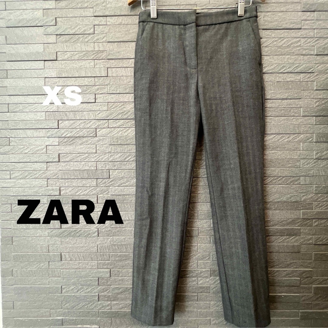 ZARA(ザラ)のザラ ZARA スラックス グレー テーパード カジュアルパンツ 灰色　スーツ レディースのパンツ(カジュアルパンツ)の商品写真