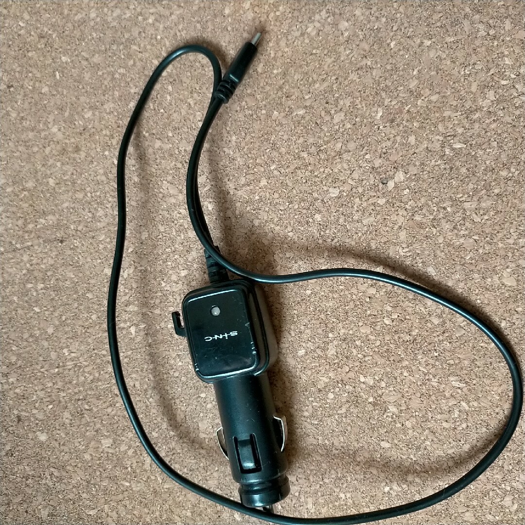 セイワ(SEIWA)　SINCシガー式スマホ充電器  USB TYPE-B端子 スマホ/家電/カメラのスマートフォン/携帯電話(バッテリー/充電器)の商品写真