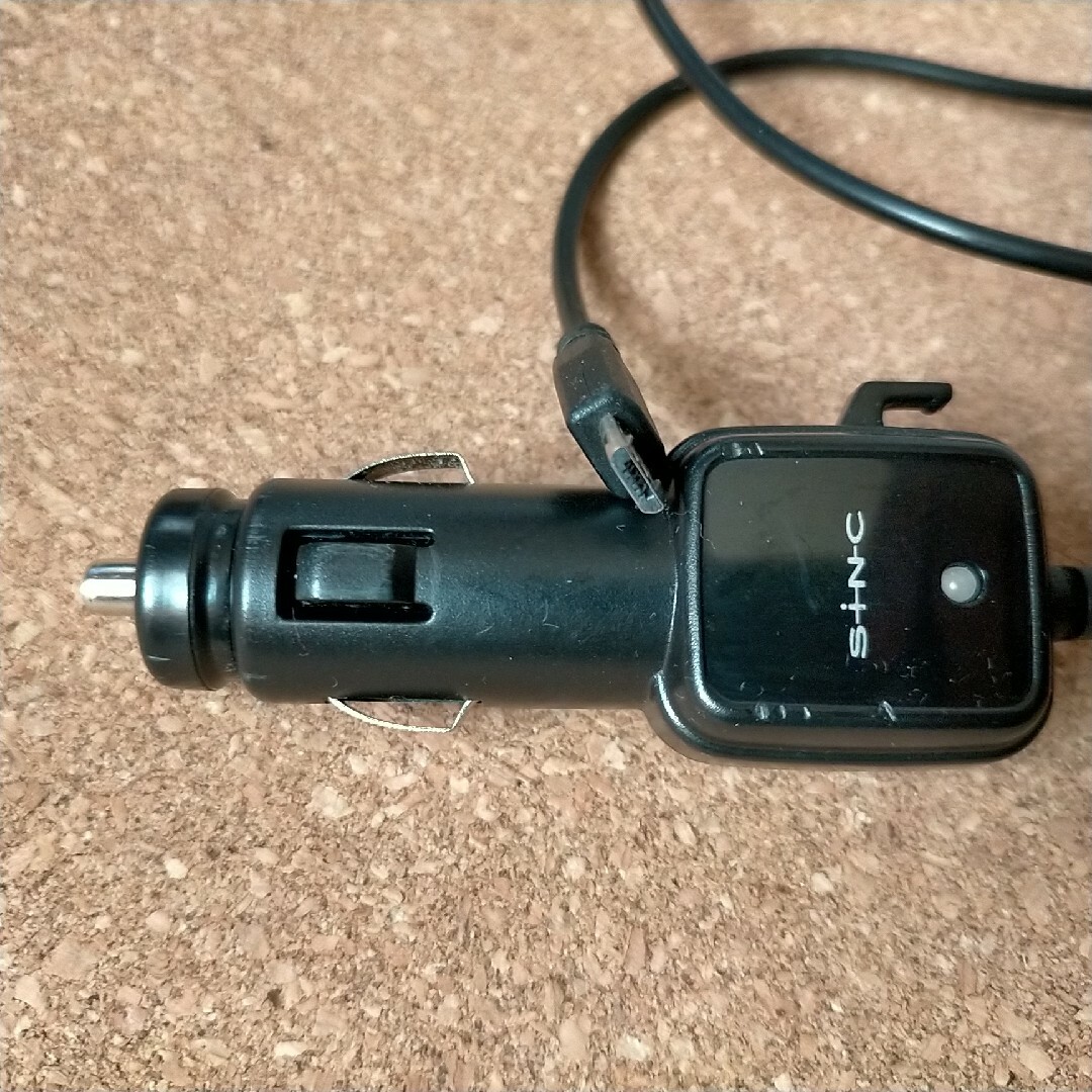 セイワ(SEIWA)　SINCシガー式スマホ充電器  USB TYPE-B端子 スマホ/家電/カメラのスマートフォン/携帯電話(バッテリー/充電器)の商品写真