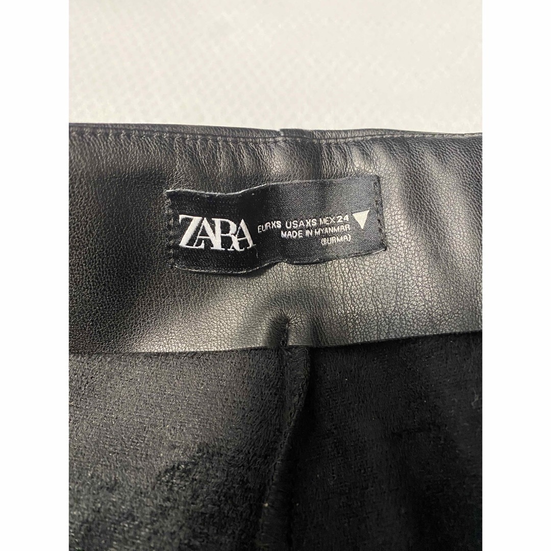ZARA(ザラ)のZARA レザーパンツ レディースのパンツ(デニム/ジーンズ)の商品写真