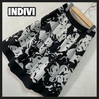 INDIVI - 美品 INDIVI フレア スカート 花柄 総柄 モノトーン かわいい きれいめ