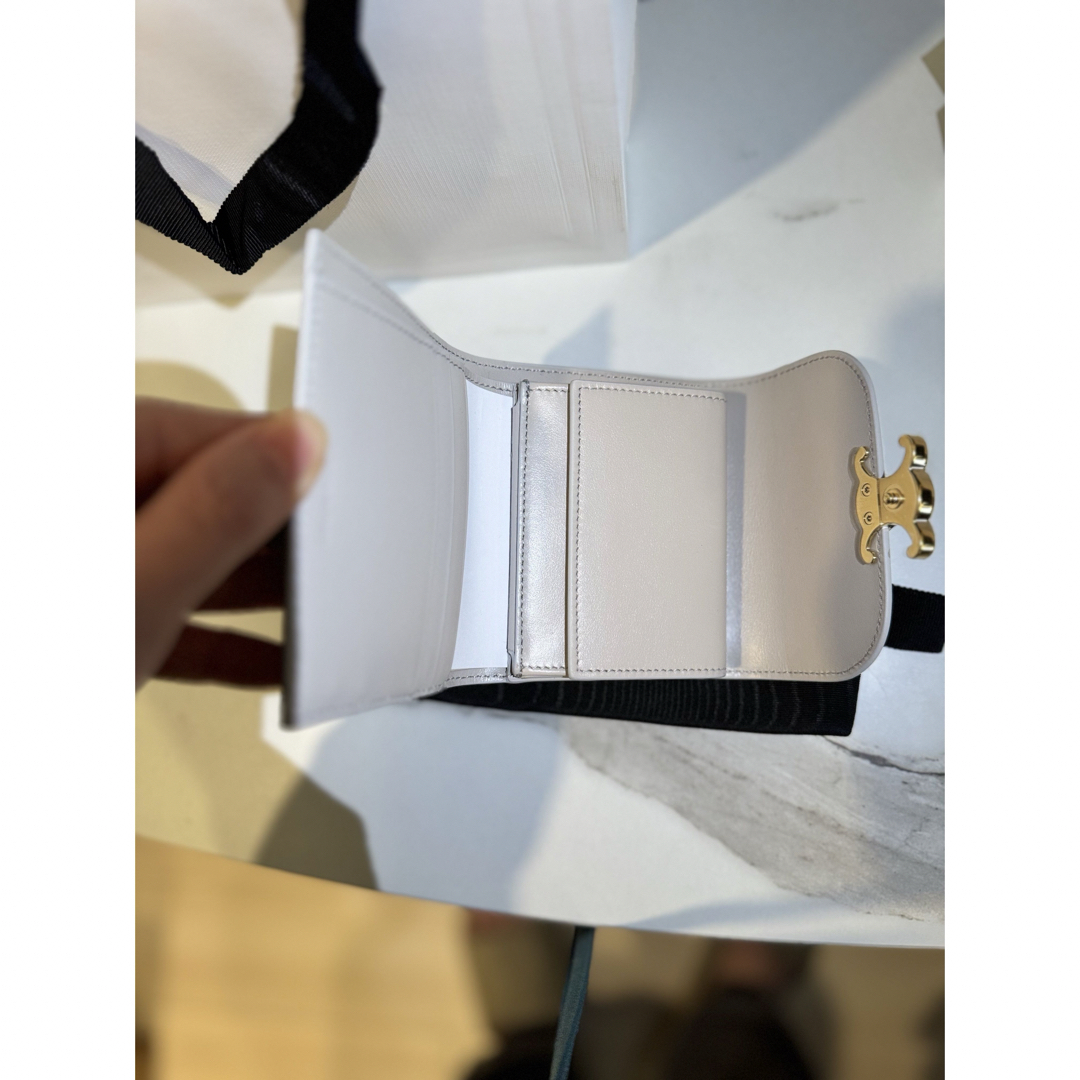 celine(セリーヌ)のスモールウォレット トリオンフ / シャイニーカーフスキン ライトストーン レディースのファッション小物(財布)の商品写真