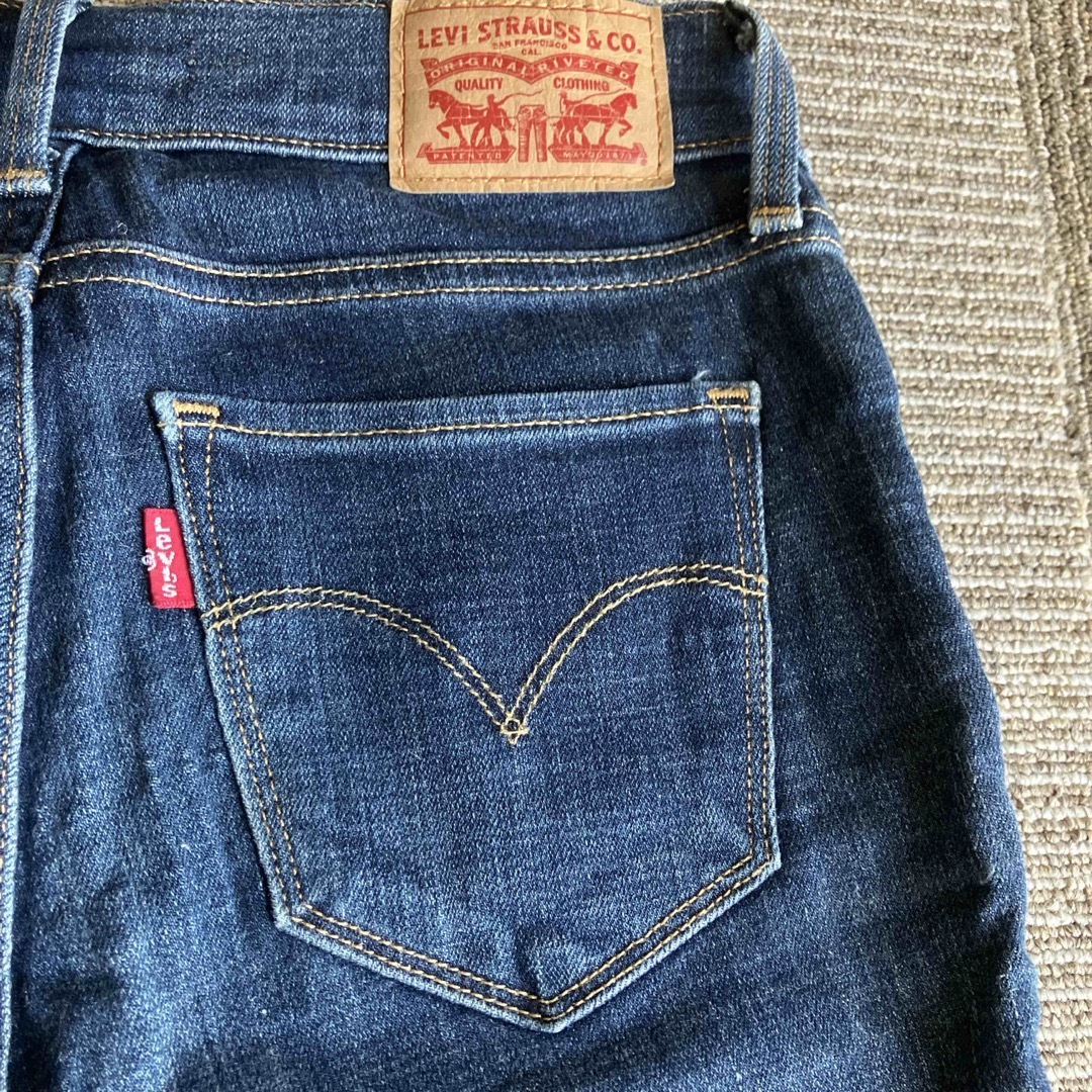 Levi's(リーバイス)のリーバイス　ジーパン　24インチ レディースのパンツ(デニム/ジーンズ)の商品写真