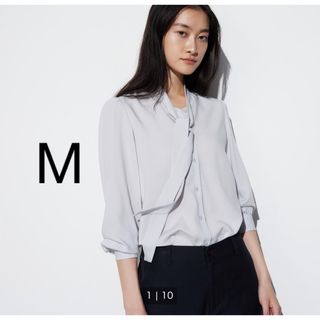 ユニクロ(UNIQLO)のユニクロ　レーヨンボウタイブラウス（長袖）　02 ライトグレー M(シャツ/ブラウス(長袖/七分))