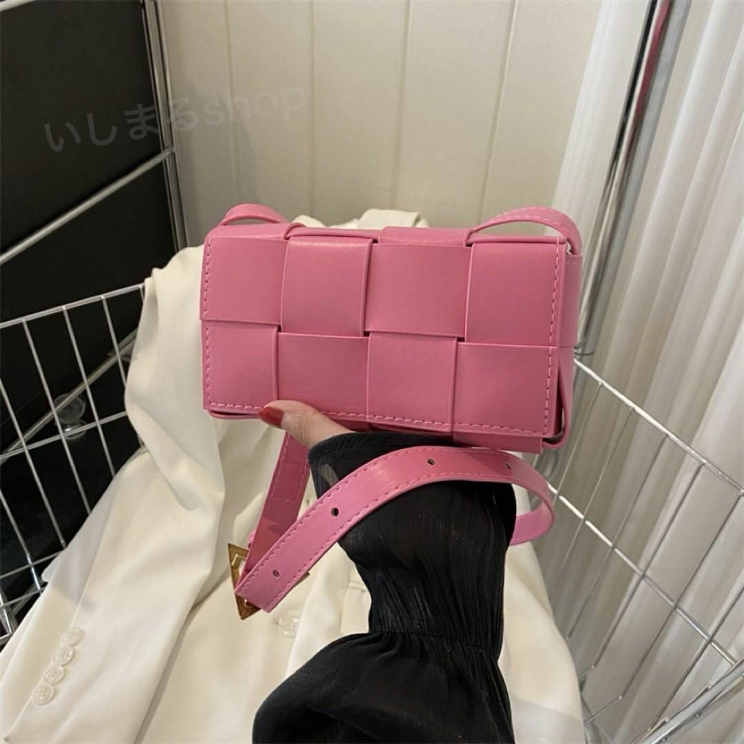 ミニバッグ桃　ショルダーバッグ　ボディバッグ　編み込み コンパクト　小さめ119 レディースのバッグ(ショルダーバッグ)の商品写真