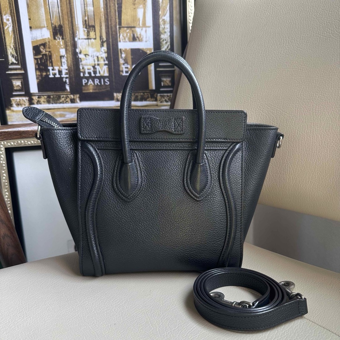 celine(セリーヌ)のCELINE ラゲージナノショッパー　ブラック　ドラムドカーフスキン　ショルダー レディースのバッグ(ショルダーバッグ)の商品写真