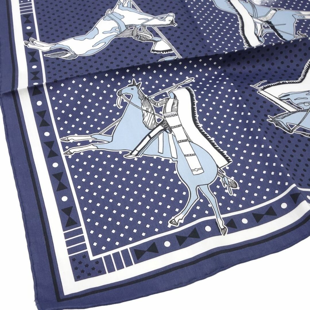 Hermes(エルメス)のHERMES エルメス ハンカチ TIPI BANDANA40 インディアン バンダナ 10269M02 シルク ブルーインディゴ/180365【中古】 ハンドメイドのファッション小物(ハンカチ/バンダナ)の商品写真