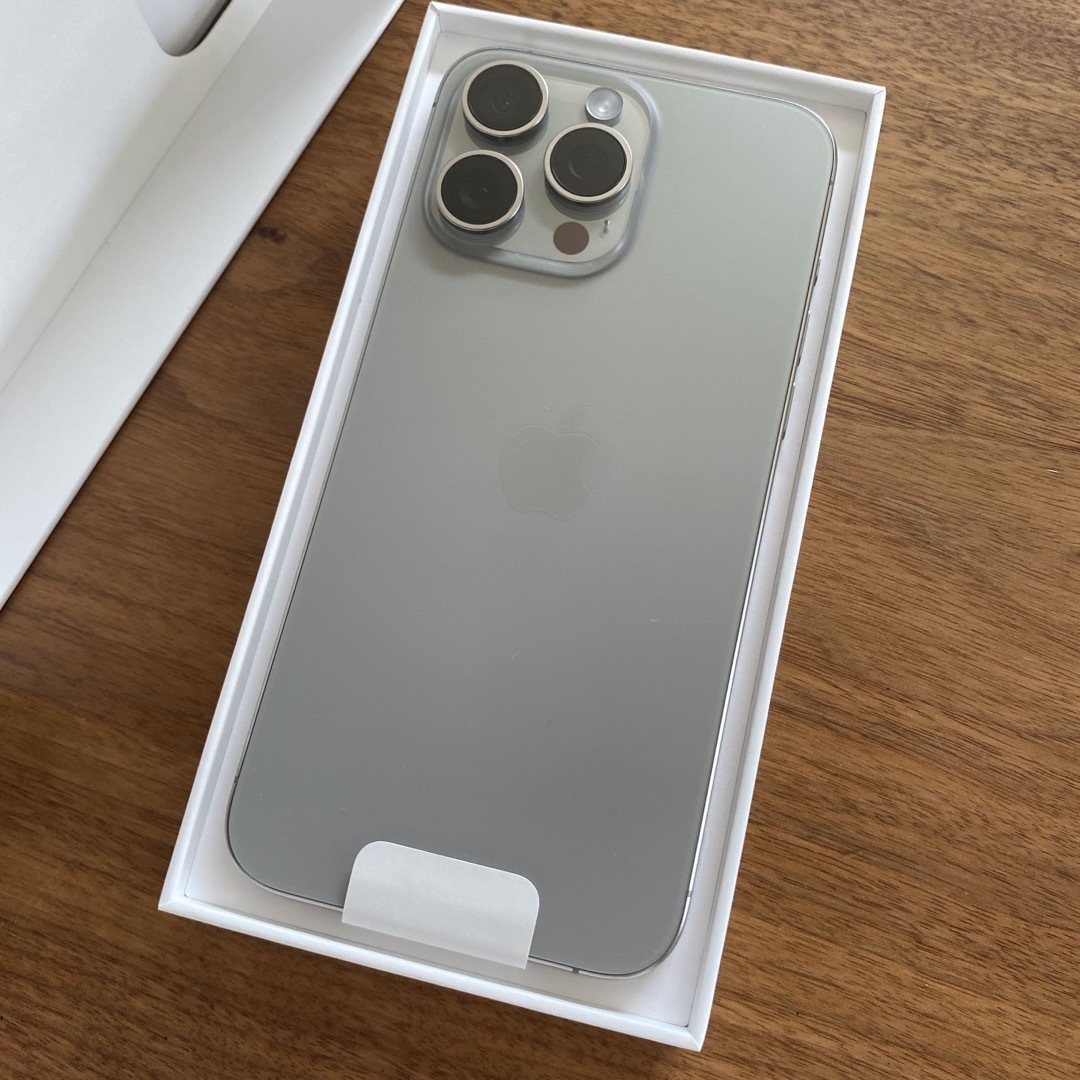 iPhone(アイフォーン)の新品・未使用品 iPhone15Pro Max 512GB ナチュラルチタニウム スマホ/家電/カメラのスマートフォン/携帯電話(スマートフォン本体)の商品写真